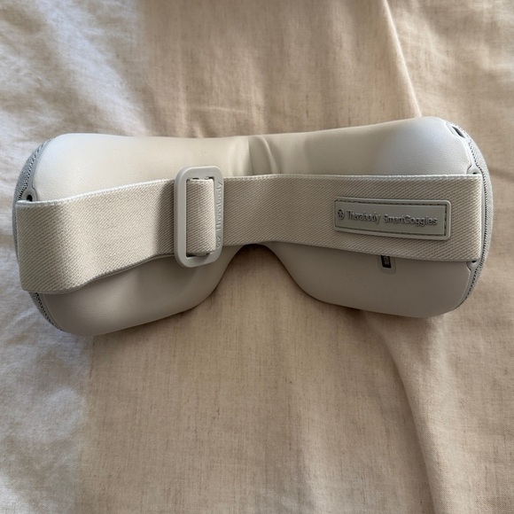 Therabody SmartGoggles in Gray with Black Case - Picture 3 of 6